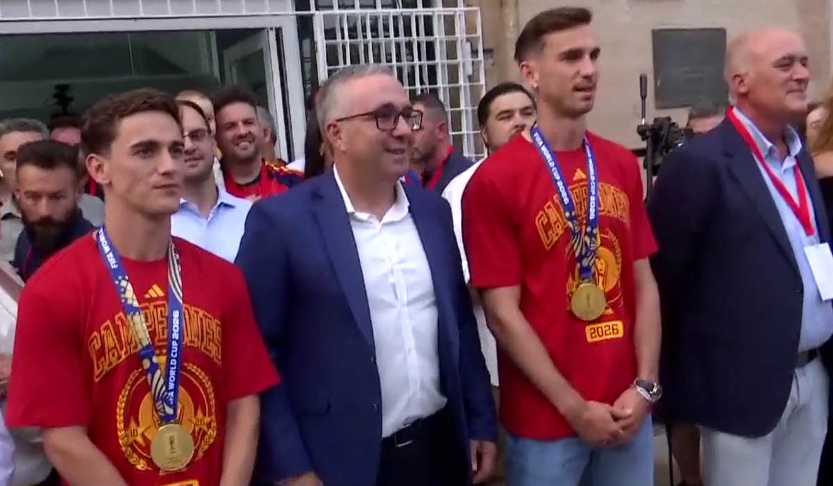 Fabian Ruiz și Gavi au fost premiați în orașul natal cu roșii în greutatea lor!