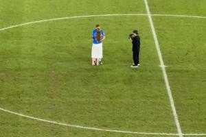 La scurt timp după criticile lui Becali, titularul de la FCSB și-a scos iubita la o ședință foto pe gazon