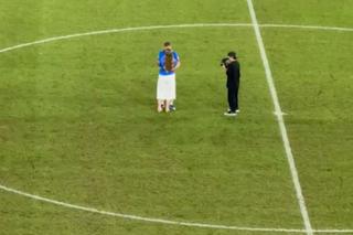 După FCSB - Auda, fotbalistul criticat de Becali a dansat și s-a fotografiat cu iubita pe gazonul din Ghencea