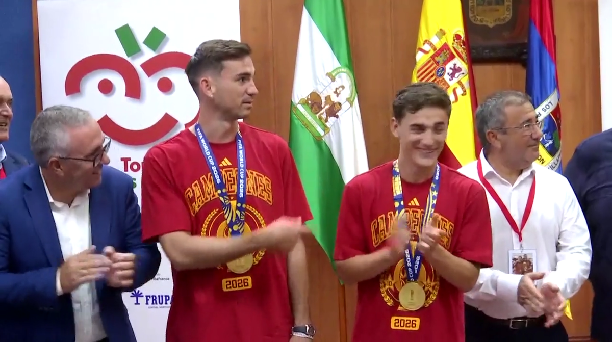 Fabian Ruiz și Gavi au fost premiați în orașul natal cu roșii în greutatea lor!