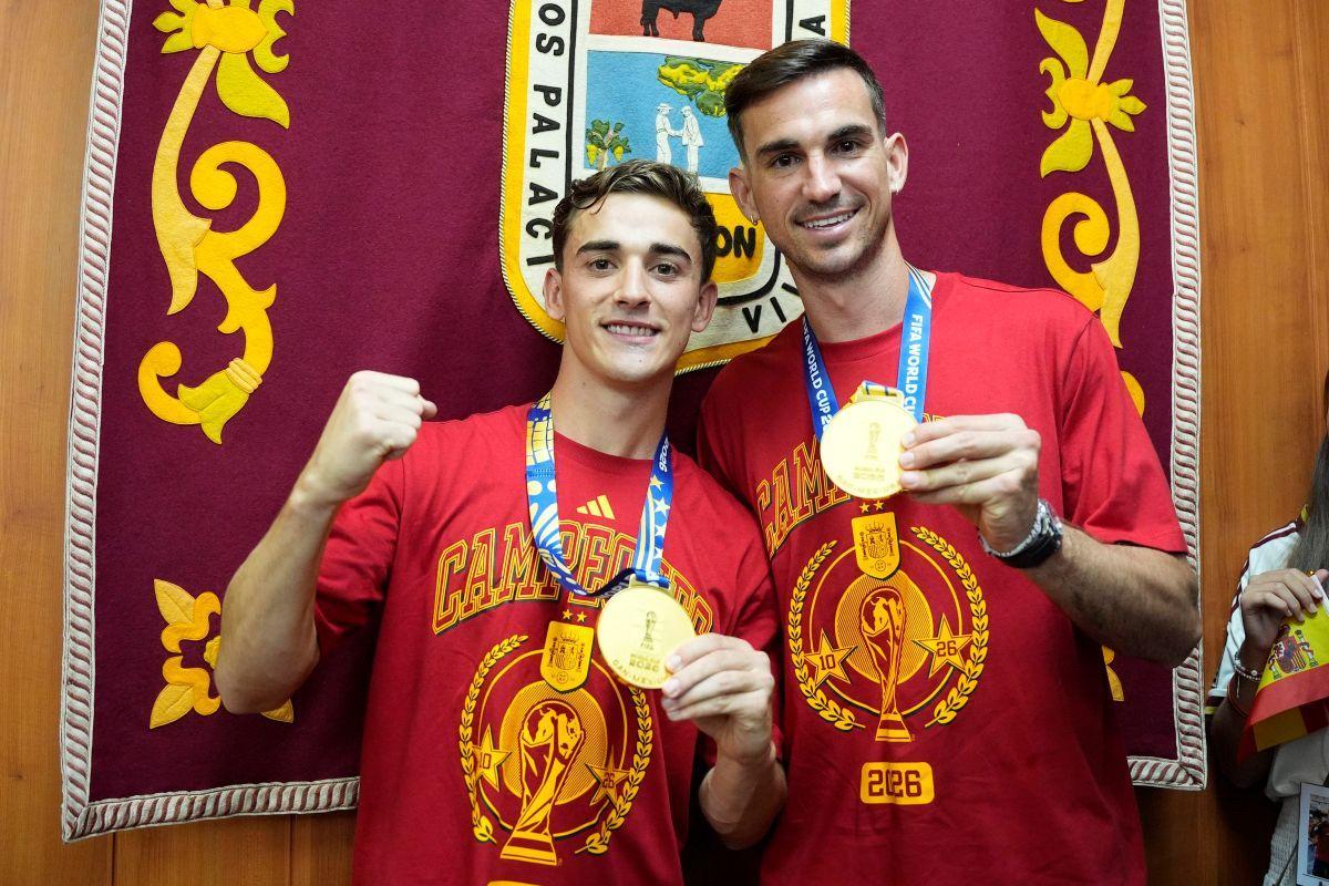 Fabian Ruiz și Gavi au fost premiați în orașul natal cu roșii în greutatea lor!