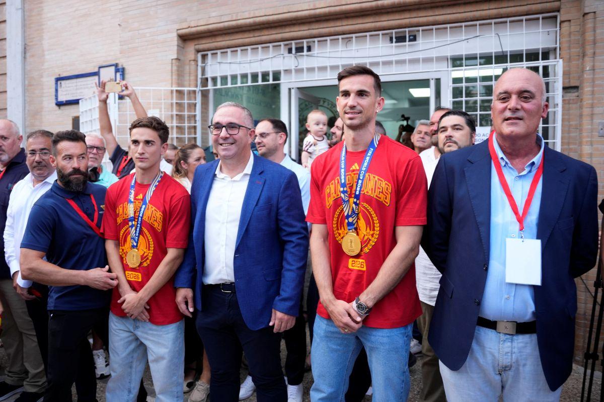 Fabian Ruiz și Gavi au fost premiați în orașul natal cu roșii în greutatea lor!