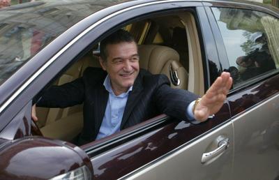 Gigi Becali, moment fabulos în trafic! Ce întrebare i-a pus polițistul