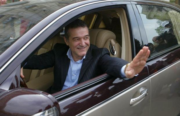 Gigi Becali, moment fabulos în trafic! Ce întrebare i-a pus polițistul