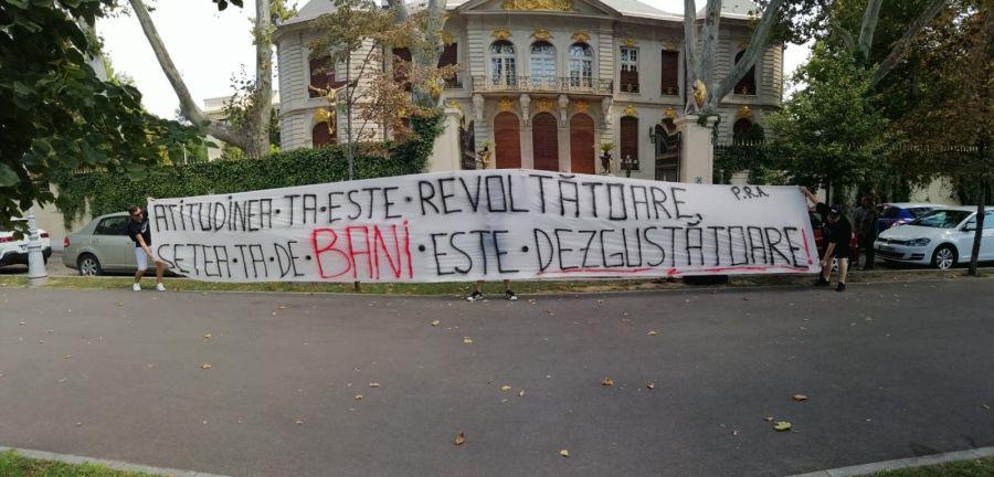 FOTO Suporterii FCSB-ului, cenzurați la Giurgiu! Ce scria pe banner-ul cu care nu au fost lăsați să intre pe stadion + S-au dus peste Gigi Becali, la „palat”