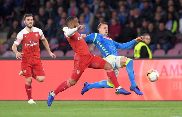 Roberto De Zerbi vrea să îl transfere pe Vlad Chiricheș de la Napoli » Prețul fixat de vicecampioana Italiei l-a speriat!