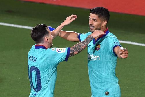 Barcelona l-ar fi oferit pe Luis Suarez, plus 20 de milioane de euro pentru Donny van de Beek, mijlocașul olandez de la Ajax.