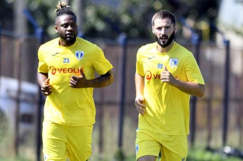 Ben Levy (dreapta), alături de Amidu Salifu // foto: fcpetrolul.ro