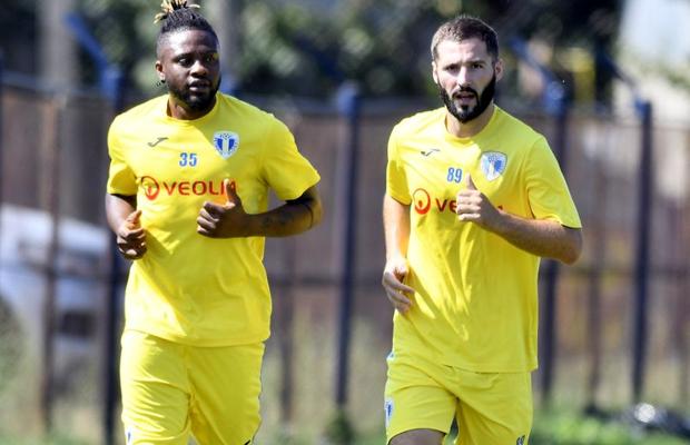 EXCLUSIV Cum se respectă protocolul medical în România?! Carantină doar pe hârtie la Petrolul, fotbalistul e la antrenament