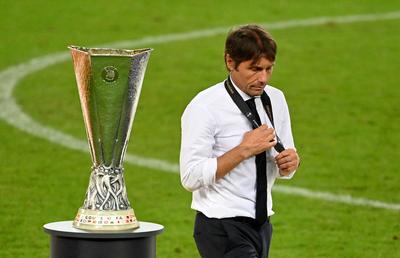 De-asta e așa nervos? Conte, țepuit de un escroc cu 30 de milioane la Londra!