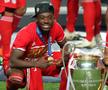 Alphonso Davies a văzut lumina zilei lângă capitala ghaneză Accra. Acolo se refugiaseră părinții lui care fugeau de războiul liberian. Destinul l-a adus acolo unde visa din fragedă pruncie, pe podiumul UEFA Champions League.