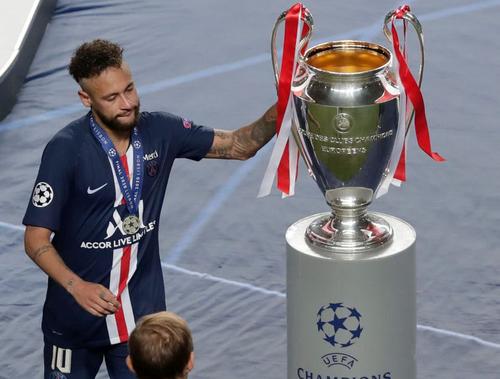 Brazilianul Neymar (28 de ani) nu și-a putut ascunde lacrimile după PSG - Bayern 0-1