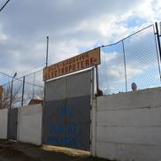 Intrarea în baza sportivă e păzită, în prezent arena fiind privată, fără acces al vizitatorilor