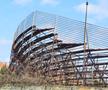 Tribunele ruginite sunt năpădite de copaci crescuți prin structura metalică
