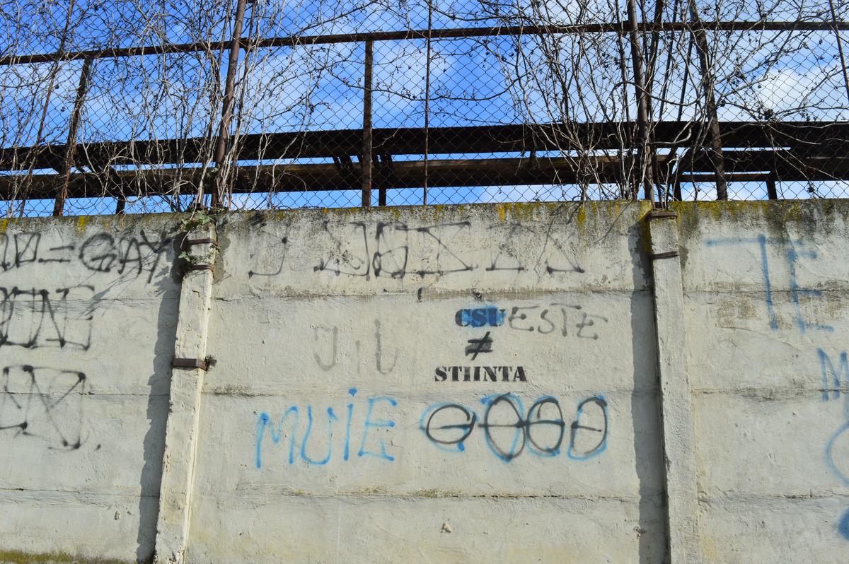 Valea arămie a pompierilor » Stadionul Electroputere, într-o stare deplorabilă: rugină, pământ și buruieni pe arena unde au fost crescuți jucători de seamă