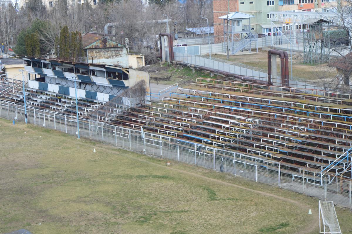 Valea arămie a pompierilor » Stadionul Electroputere, într-o stare deplorabilă: rugină, pământ și buruieni pe arena unde au fost crescuți jucători de seamă