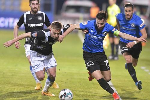 Răzvan Onea, în duel cu Andrei Ciobanu // foto: Imago