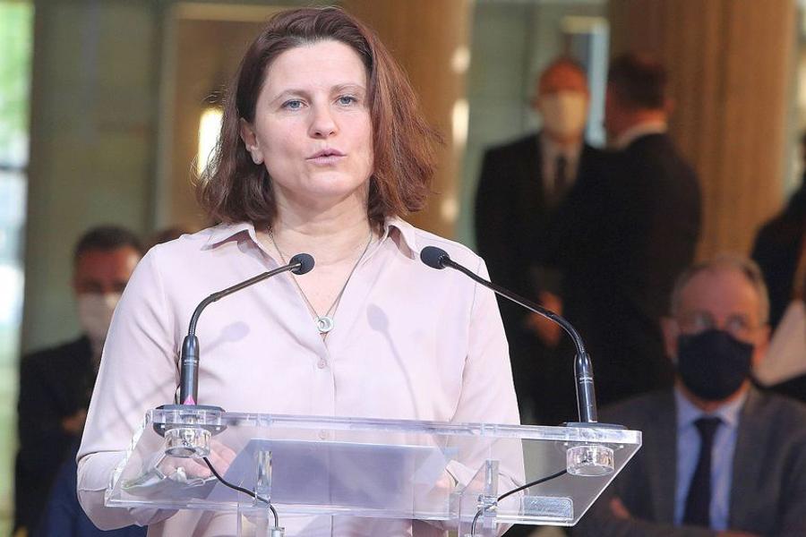 Roxana Mărăcineanu Interviu cu Roxana Mărăcineanu, fost ministru al sporturilor în Franța, care a „zguduit” sistemul la înot prin măsuri majore: „Au început să scadă cazurile de înec”