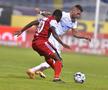 Hervin Ongenda într-un duel cu Ovidiu Popescu
Foto:Imago