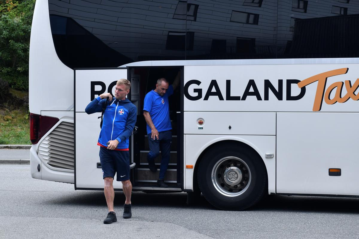 Viking - FCSB (sosirea roș-albaștrilor la Stavanger)