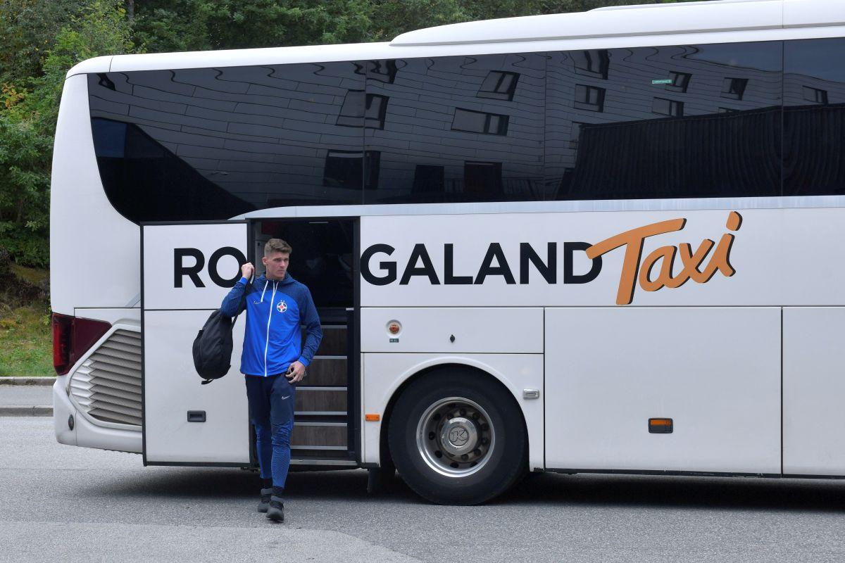 Delegația FCSB a ajuns în Norvegia! Imagini surprinse de GSP la sosirea roș-albaștrilor + personajul-surpriză care i-a însoțit pe români