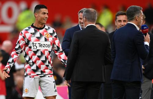 Manchester United s-a impus la limită, 2-1 în derby-ul cu Liverpool, și a acumulat primele puncte în acest sezon. Înaintea meciului, Cristiano Ronaldo nu a uitat că Jamie Carragher l-a criticat în presa britanică și l-a ignorat complet. Foto: Imago