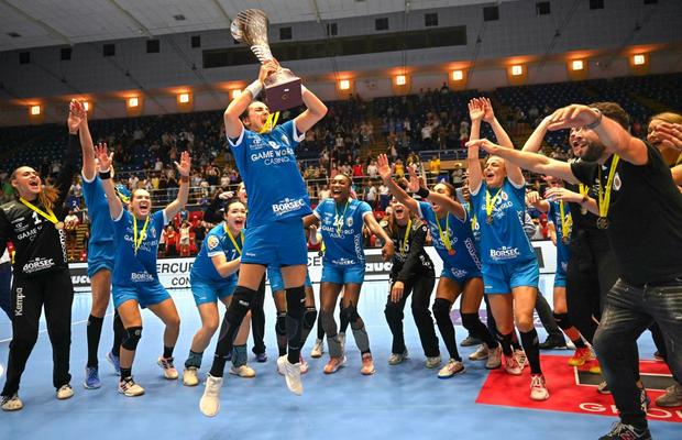 CSM București a învins-o pe Rapid în Supercupa României, după un meci extrem de spectaculos