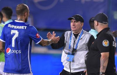 Gică Hagi cere ajutor și trage un nou semnal de alarmă: „Trăim de pe azi pe mâine și voi vreți Champions League? Chiar trebuie să ieșim în stradă ca să faceți ceva?”