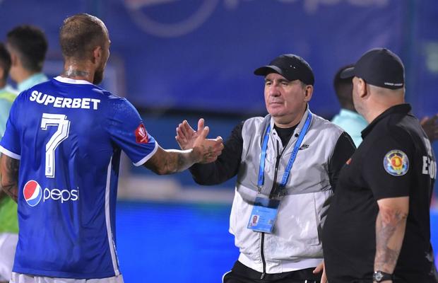Gică Hagi cere ajutor și trage un nou semnal de alarmă: „Trăim de pe azi pe mâine și voi vreți Champions League? Chiar trebuie să ieșim în stradă ca să faceți ceva?”