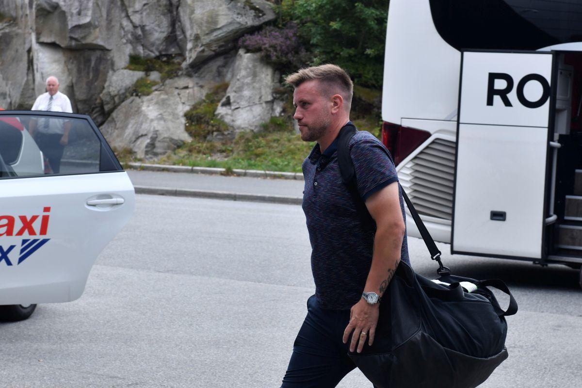 Delegația FCSB a ajuns în Norvegia! Imagini surprinse de GSP la sosirea roș-albaștrilor + personajul-surpriză care i-a însoțit pe români