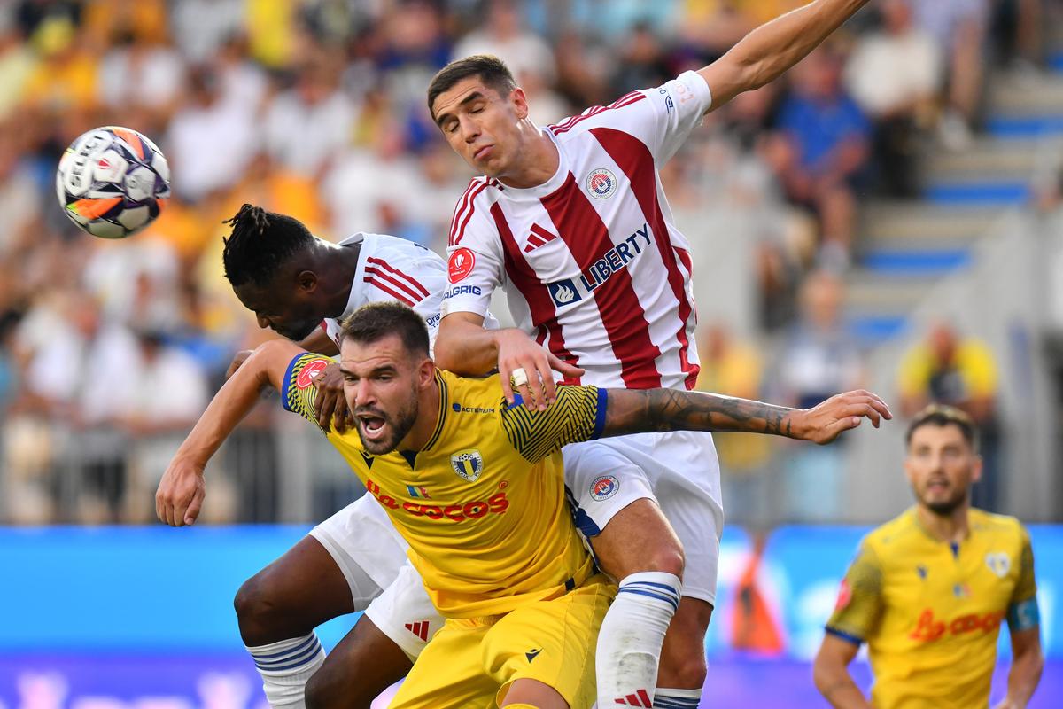 Detalii observate pe stadion la Petrolul - Oțelul » A ajuns pe pastile! Dorinel Munteanu, greu de controlat