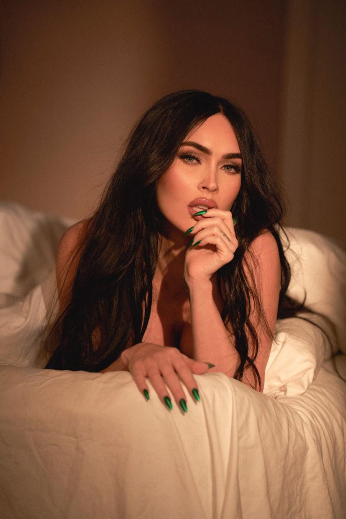Fotbalista care face spectacol în Anglia a devenit virală după asemănarea izbitoare cu celebra Megan Fox