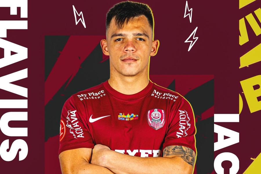Flavius Iacob / Foto: CFR Cluj (Facebook) Transfer oficial la CFR Cluj! Dan Petrescu l-a „furat” pe titularul Corvinului dorit de granzii Superligii