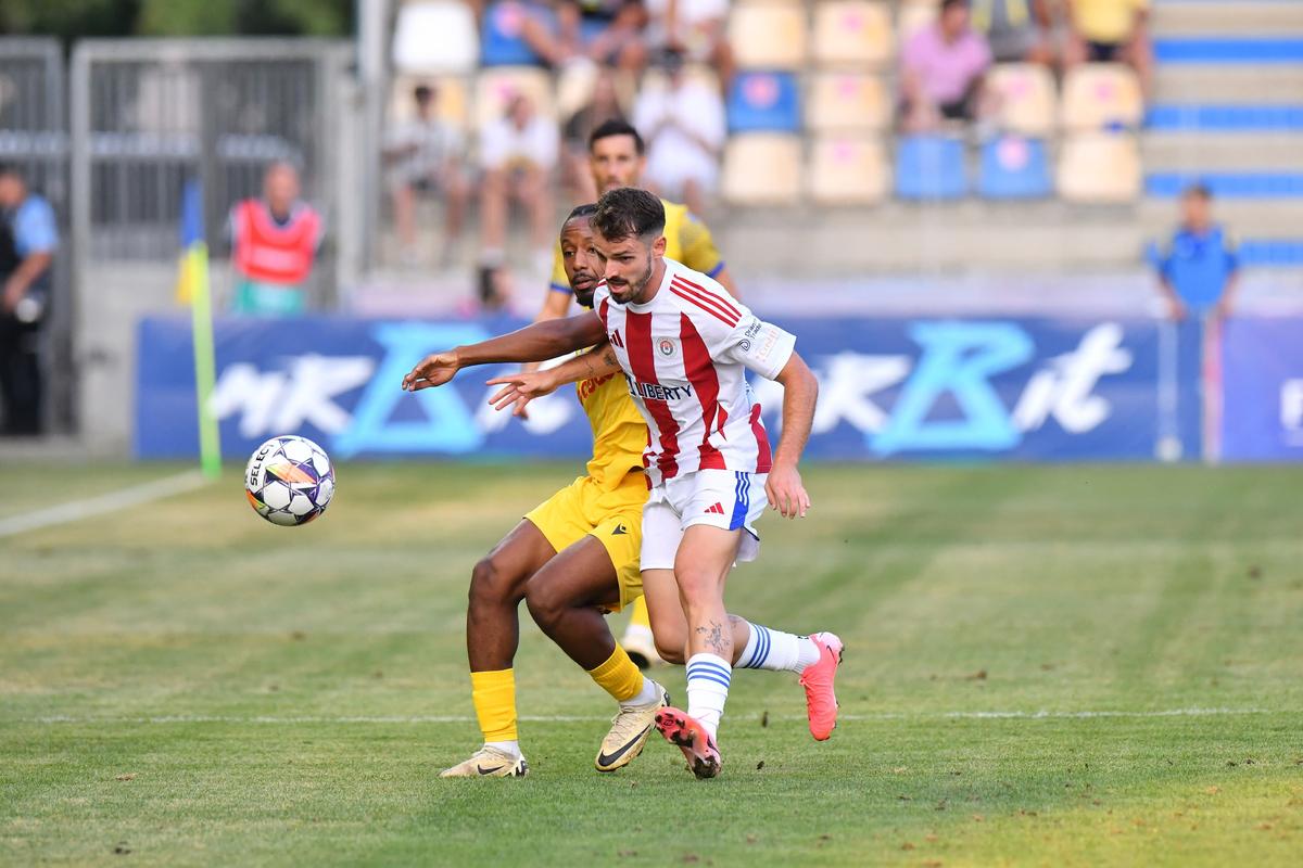 Detalii observate pe stadion la Petrolul - Oțelul » A ajuns pe pastile! Dorinel Munteanu, greu de controlat