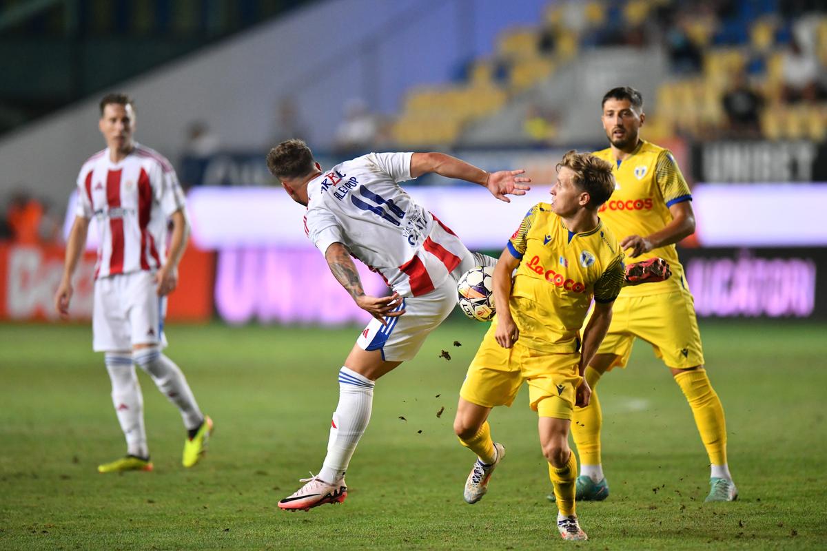Detalii observate pe stadion la Petrolul - Oțelul » A ajuns pe pastile! Dorinel Munteanu, greu de controlat