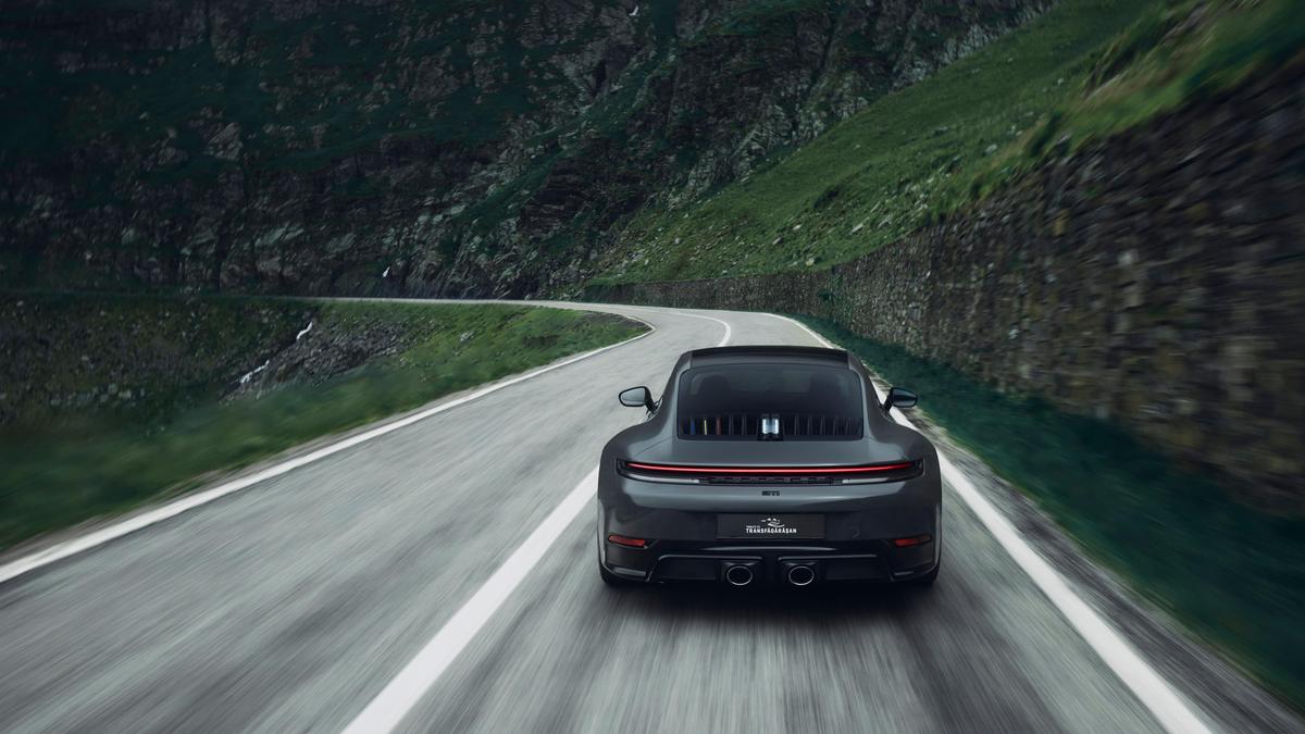 David Popovici și-a condus bolidul de lux la evenimentul organizat de Porsche în România: „Tribute to Transfăgărașan”