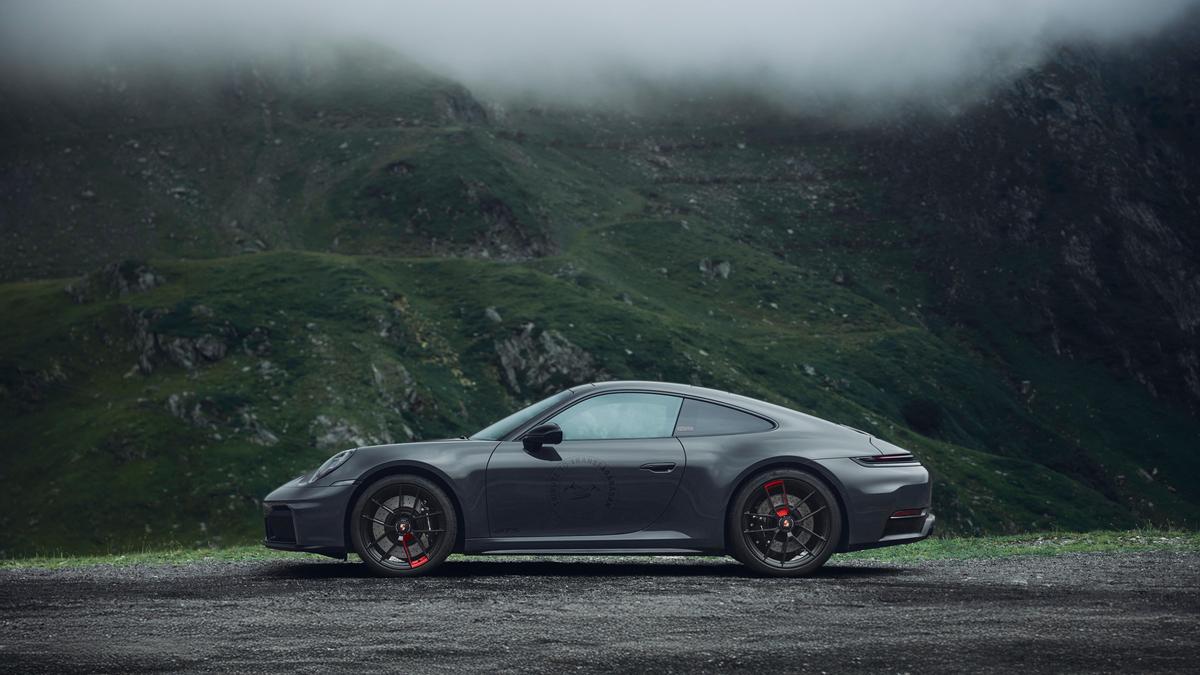 David Popovici și-a condus bolidul de lux la evenimentul organizat de Porsche în România: „Tribute to Transfăgărașan”