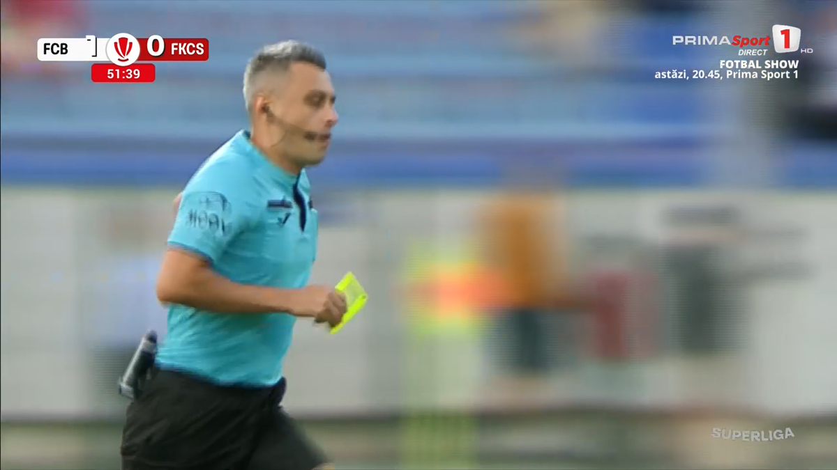 Horațiu Feșnic a uitat cartonașele la vestiare. La propriu! Moment stânjenitor în timpul meciului Botoșani - Csikszereda