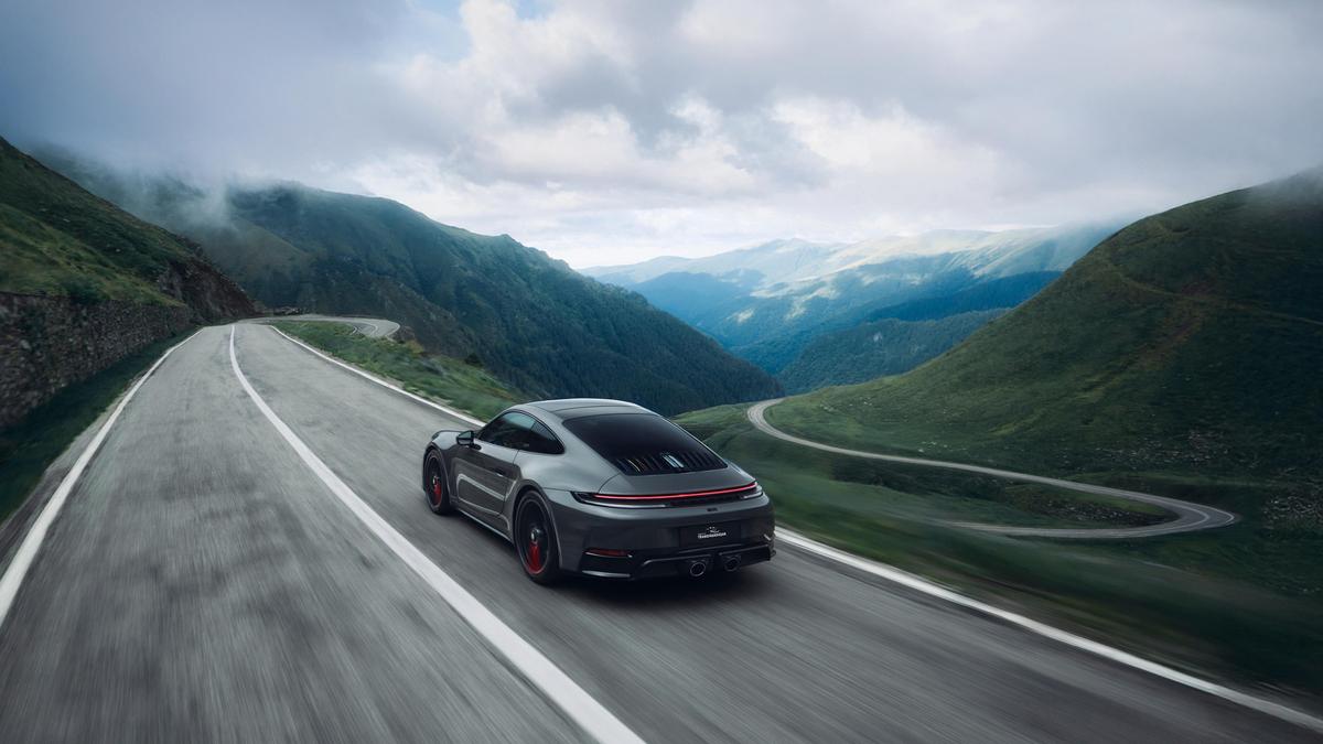 David Popovici și-a condus bolidul de lux la evenimentul organizat de Porsche în România: „Tribute to Transfăgărașan”