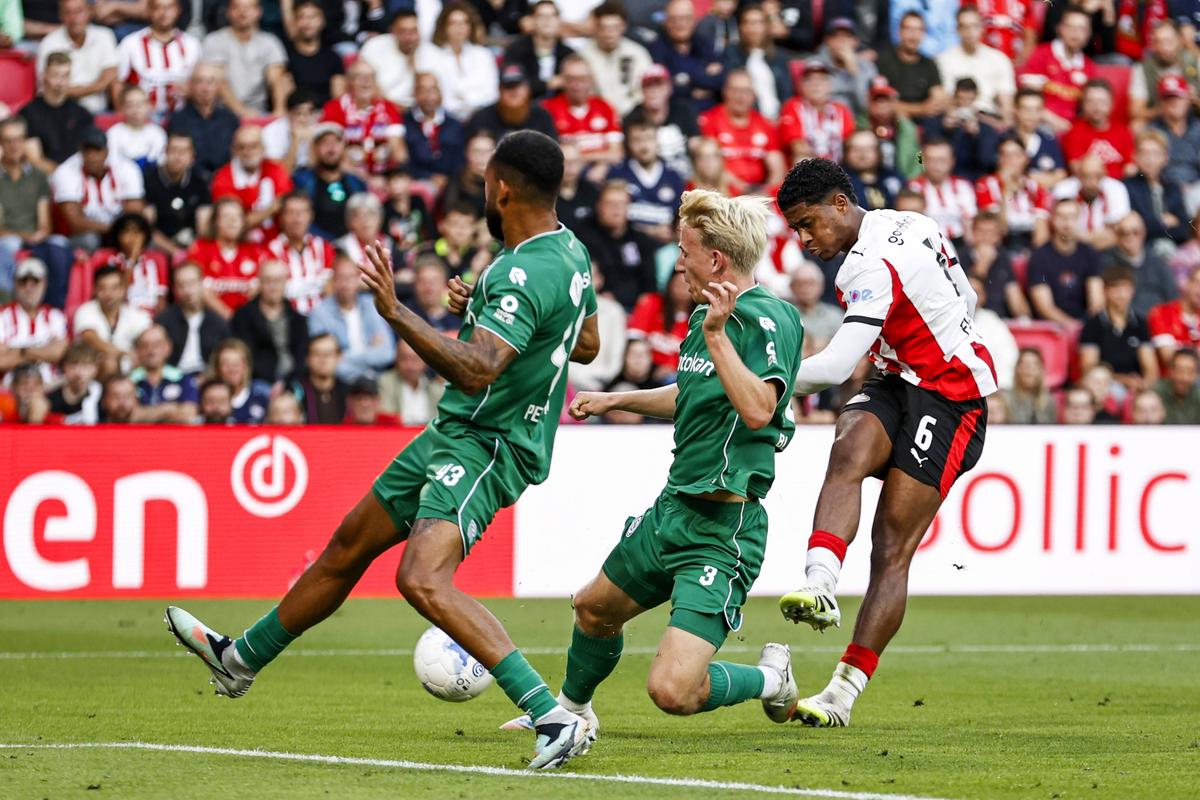 Șase goluri în PSV - Groningen » Dennis Man a debutat! Înlocuitorul lui a marcat o „dublă” după pauză