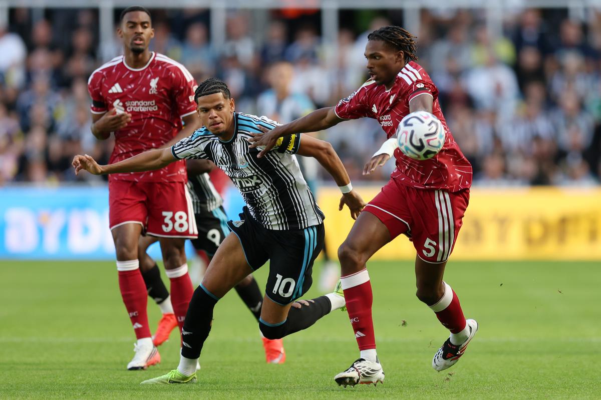 La câteva secunde de un debut de vis! Antrenorul de 38 de ani al lui Newcastle acuză, după frustrarea cu Liverpool: „Dacă dai acel penalty...”