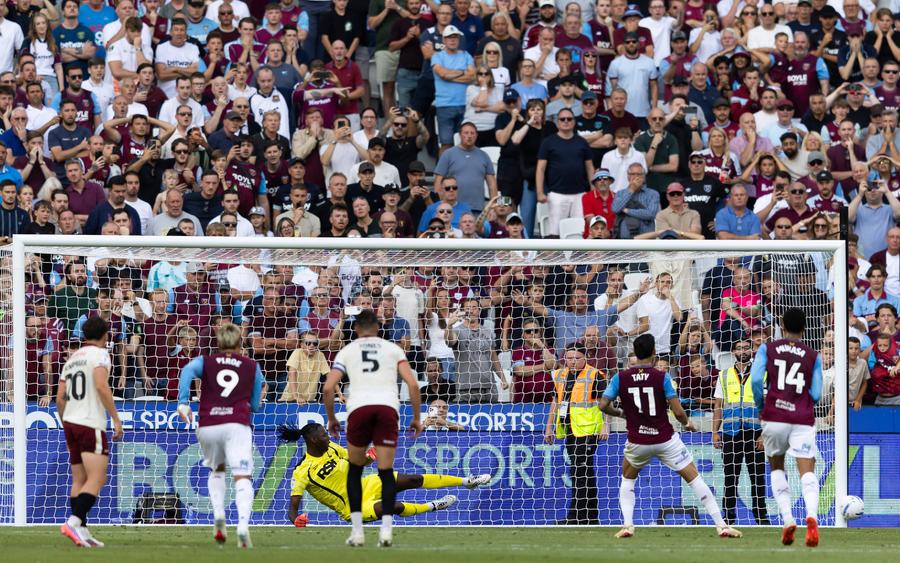 Penalty ratat de West Ham în prelungirile meciului cu Charlton // foto: imago images Continuă „criza” la West Ham: start slab în drumul spre revenirea în Premier League