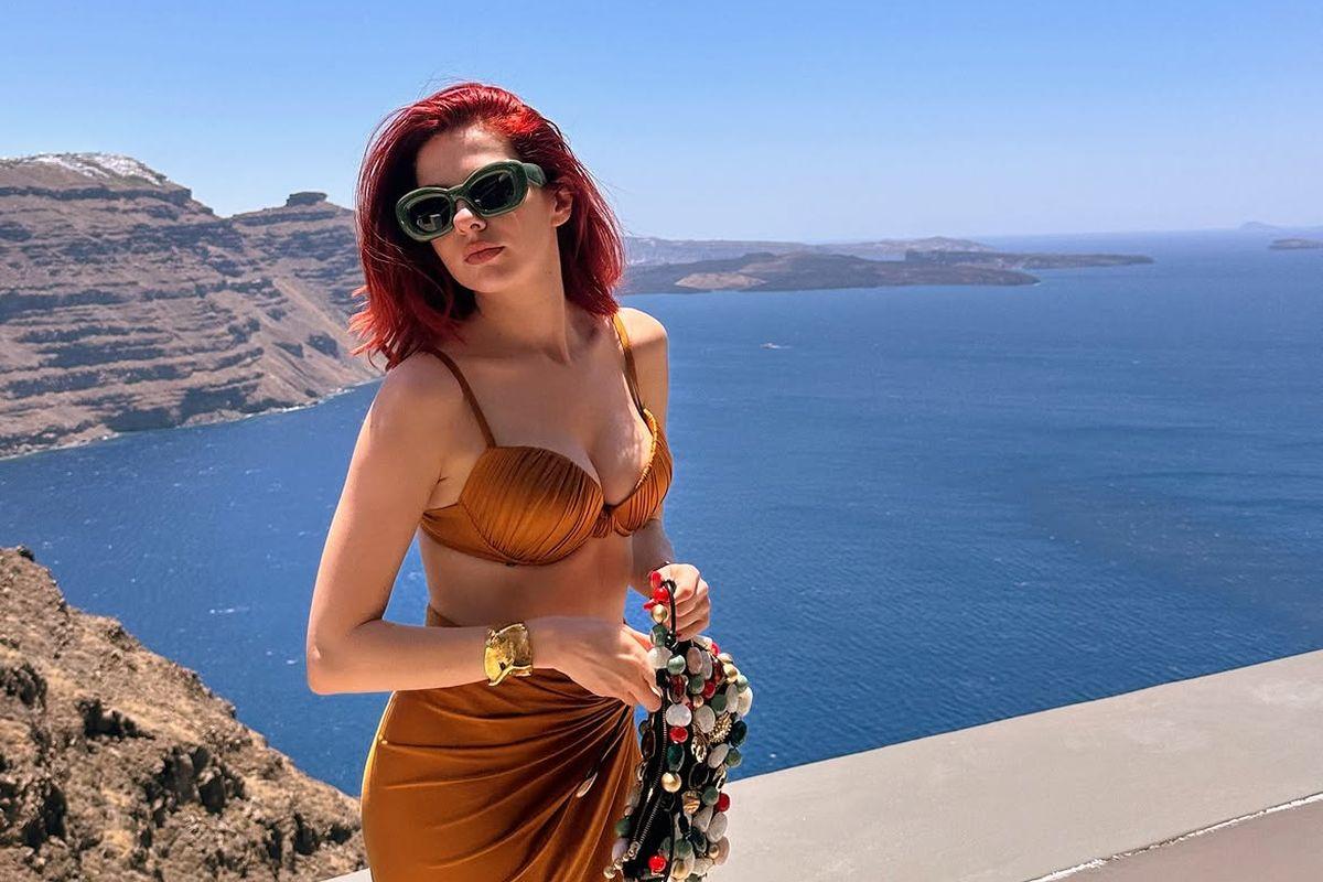 Una dintre cele mai sexy cântărețe din România a făcut show, înainte de UTA - Corvinul: „Am avut emoții uriașe!”