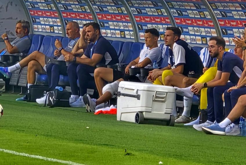 Adrian Rus, pe bancă, după accidentarea din Craiova - Voluntari// foto Robert Vîrdol (GSP)