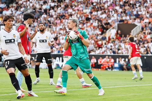 Ionuț Radu, suveran în careul său, în Valencia - Celta 0-0 / Foto: Imago