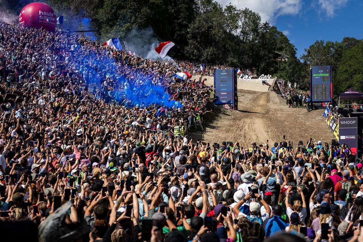 Imaginile săptămânii în sport: mii de fani au sărbătorit victoria lui Max Alran