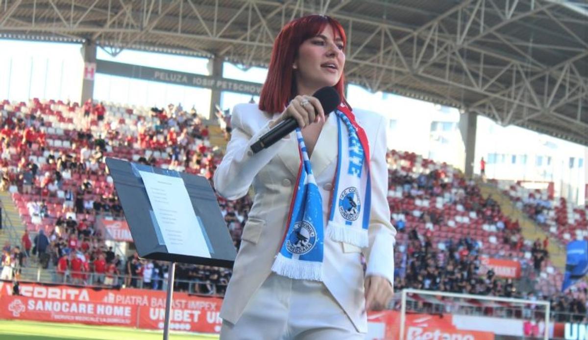 Lidia Buble a făcut show, înainte de UTA - Corvinul