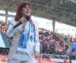 Lidia Buble a făcut show, înainte de UTA - Corvinul/ Foto: sportarad.ro