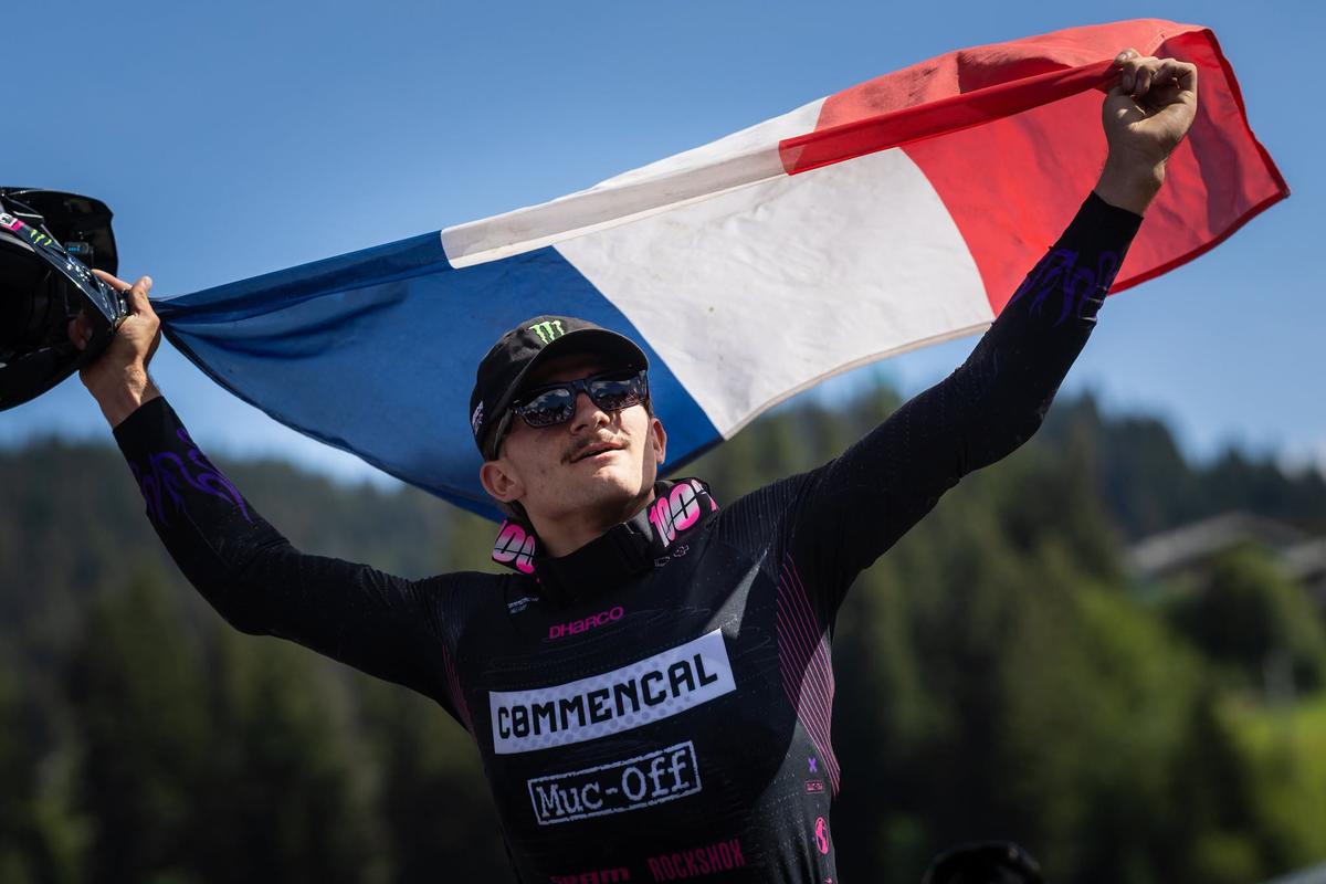 Imaginile weekendului: un potop de fani copleșește un munte pentru un campion mondial al Franței!