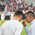 Nuno Campos și Andrei Nicolescu au discutat pe teren după Dinamo - U Cluj 2-1 // FOTO: Ionuț Iordache (GSP)